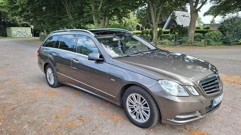 Braun Gebraucht 2010 Mercedes E350 Elegance Kombi | 9.000 € (Teuer) - Bild 1/4