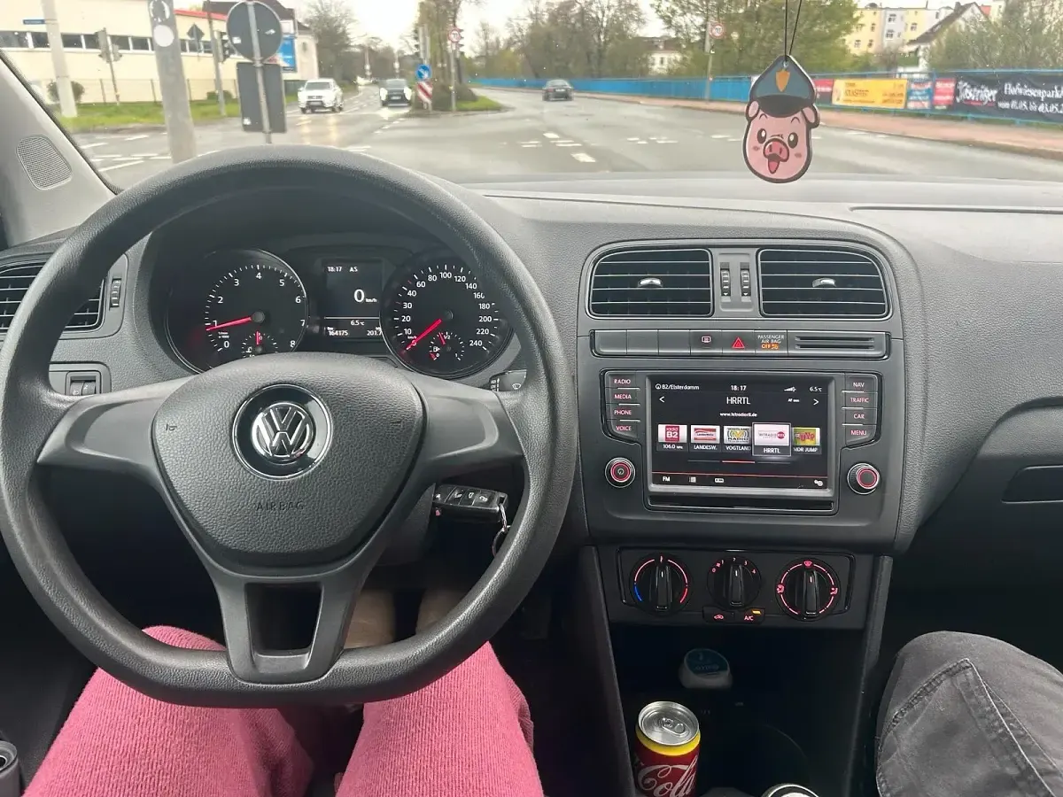 Gebraucht VW Polo 60 PS (44 kW) 2014 Schwarz Kleinwagen