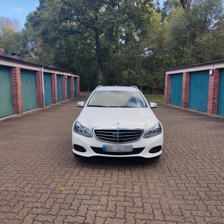Weiß Gebraucht 2014 Mercedes E220 Edition Kombi | 11.400 € (Superpreis) - Bild 1/4