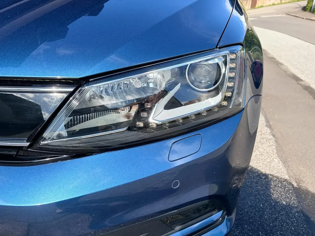 Gebraucht VW Jetta 150 PS (110 kW) 2016 Blau Limousine