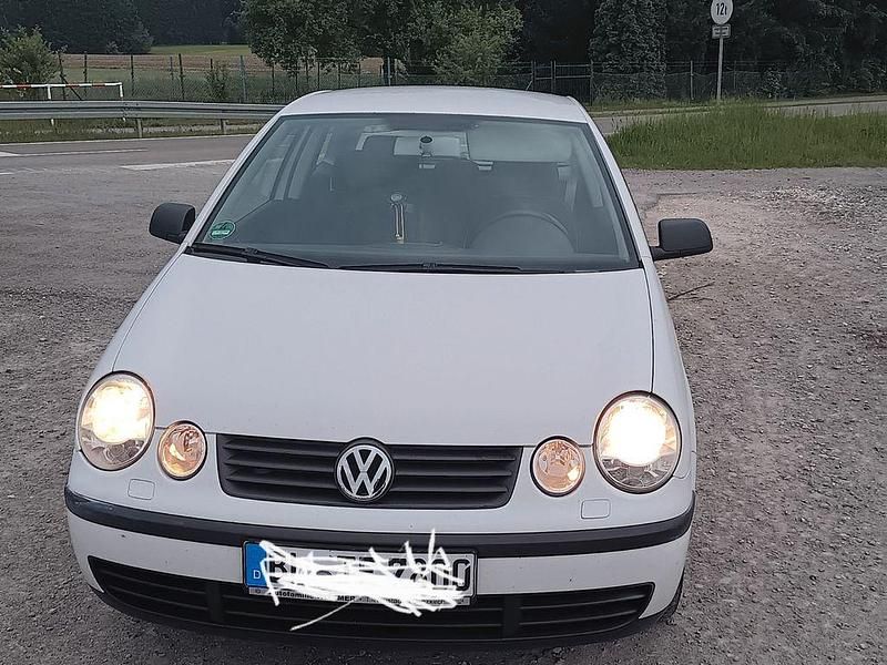 Weiß Gebraucht 2005 VW Polo Comfortline Limousine | 1.500 € (Guter Preis) - Bild 1/4