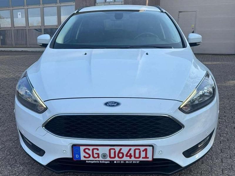 Gebraucht Ford Focus 125 PS (91 kW) 2018 Frostweiß Kombi