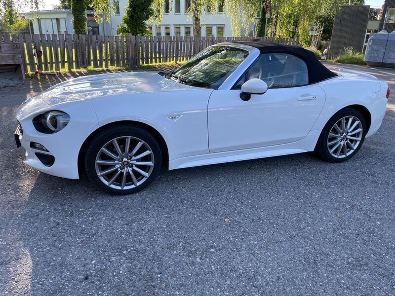 Weiß Gebraucht 2019 Fiat 124 Spider Lusso Cabrio | 15.900 € (Fairer Preis) - Bild 1/4