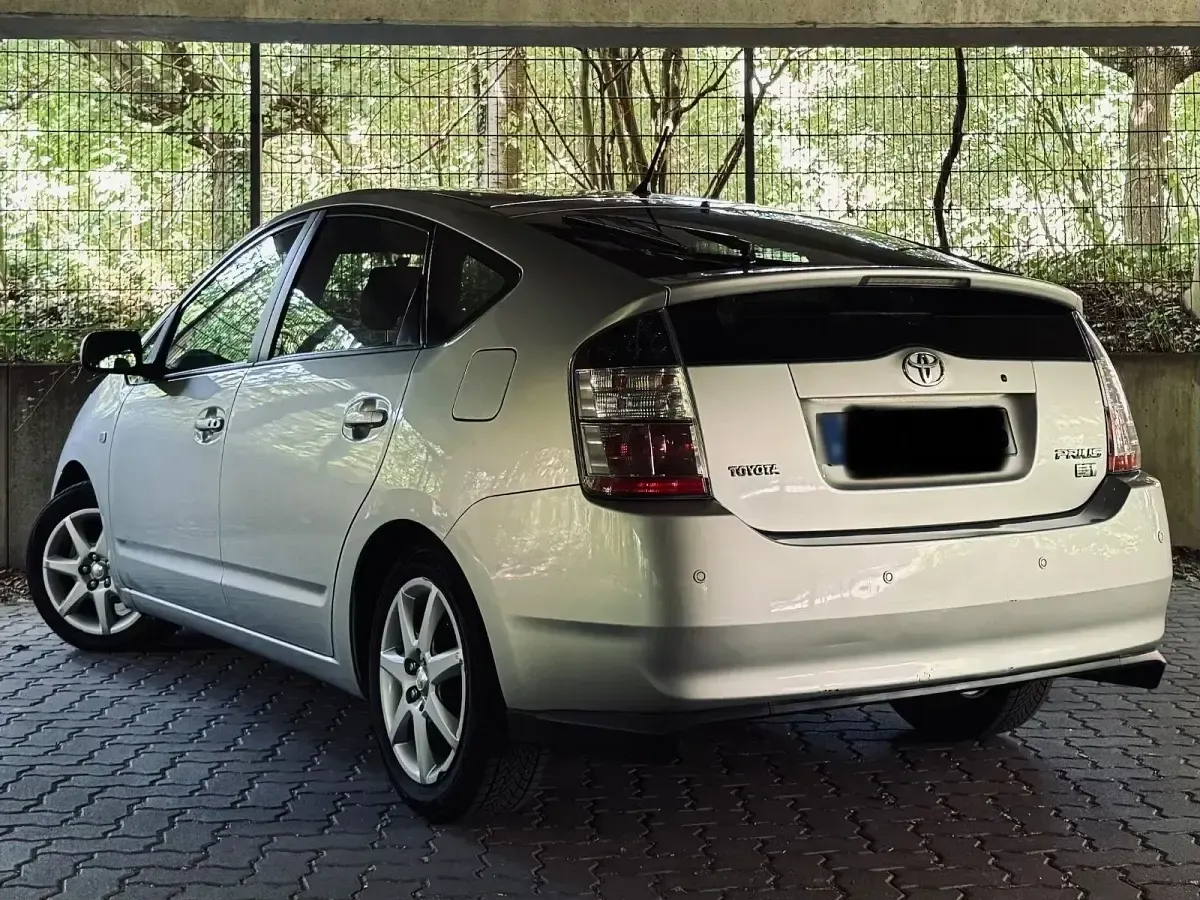 Gebraucht Toyota Prius 113 PS (83 kW) 2005 Silber Kleinwagen