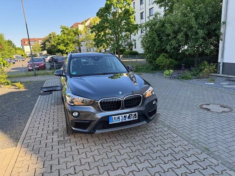 Grau Gebraucht 2018 BMW X1 Performance SUV | 17.800 € (Superpreis) - Bild 1/4