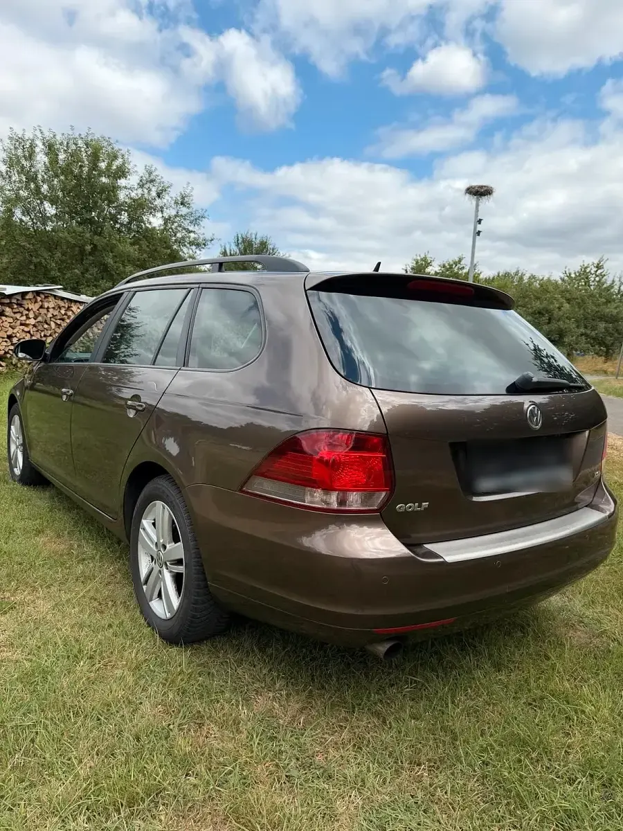 Gebraucht VW Golf VI Match 105 PS (77 kW) 2013 Braun Kombi