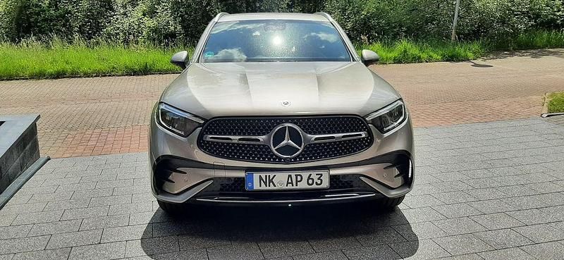 Beige Gebraucht 2022 Mercedes GLC200 SUV | 44.900 € (Fairer Preis) - Bild 1/4