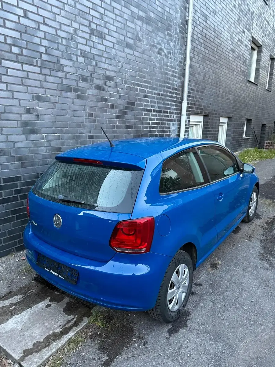 Gebraucht VW Polo 60 PS (44 kW) 2013 Blau Kleinwagen