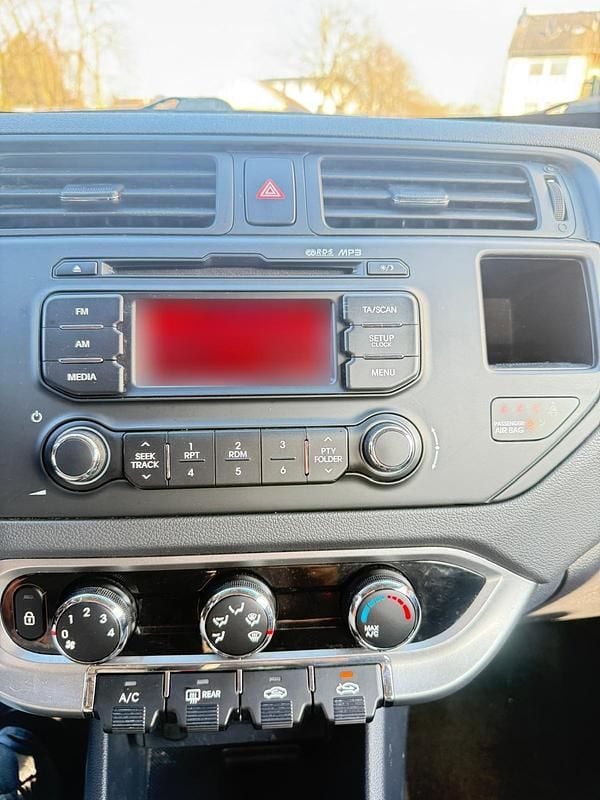 Gebraucht Kia Rio 86 PS (63 kW) 2012 Rot Limousine