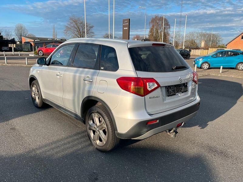 Gebraucht Suzuki Vitara Active 120 PS (88 kW) 2015 Grau SUV