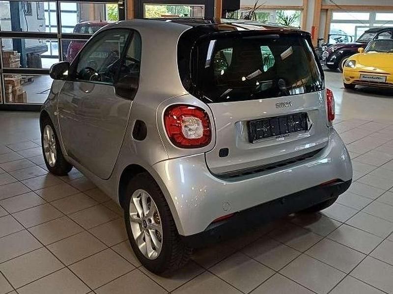 Gebraucht Smart ForTwo Electric Drive 60 kW (82 PS) 2019 Cool silver (metallic) Kleinwagen