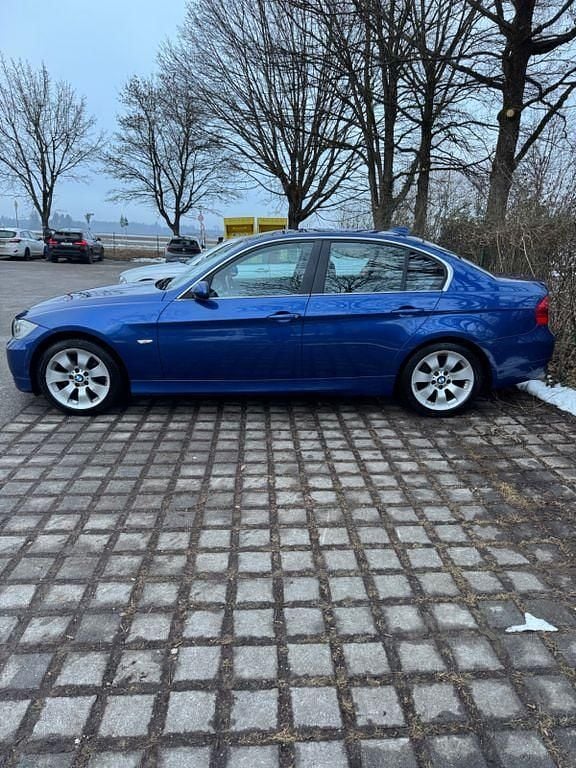Gebraucht BMW 325 Sport Line 218 PS (160 kW) 2007 Blau Limousine