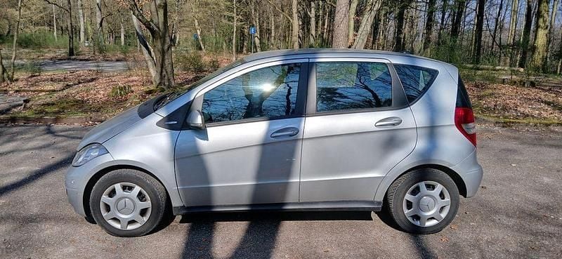 Gebraucht Mercedes A160 95 PS (69 kW) 2011 Silber Van / Kleinbus