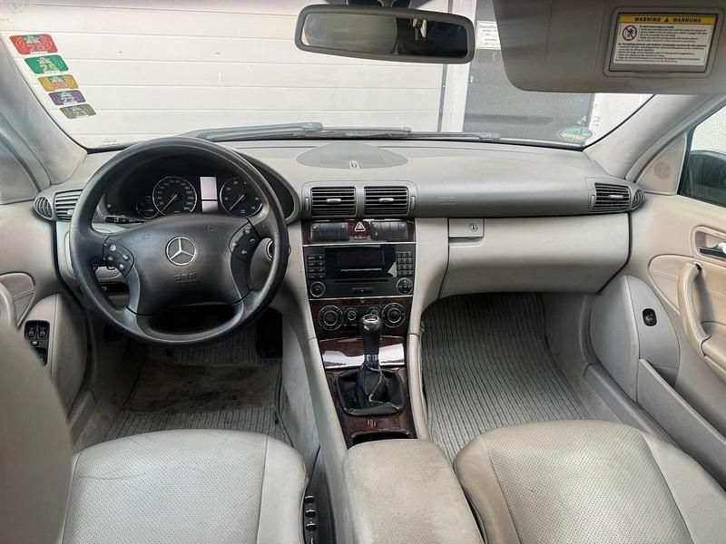 Gebraucht Mercedes 180 2004 Blau Limousine