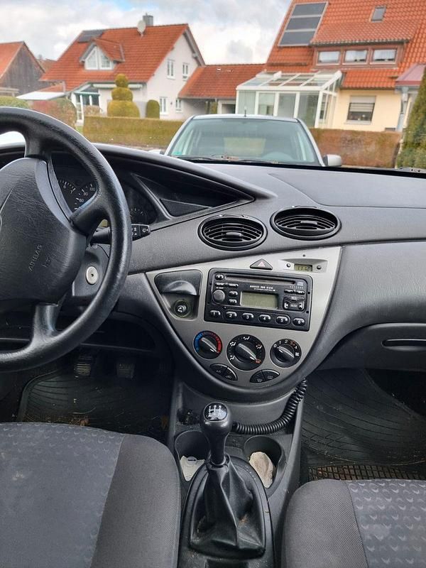 Gebraucht Ford Focus Trend 101 PS (74 kW) 2005 Kombi