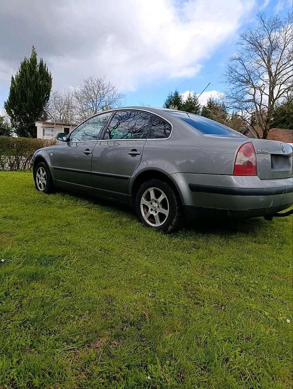 Gebraucht VW Passat 101 PS (74 kW) 2003 Grau Limousine