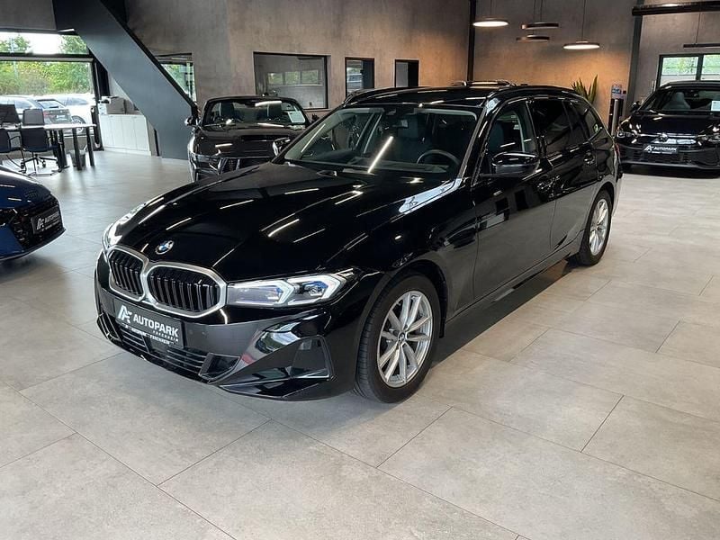 Schwarz Gebraucht 2024 BMW 320 Sport Line Kombi | 35.980 € (Fairer Preis) - Bild 1/4