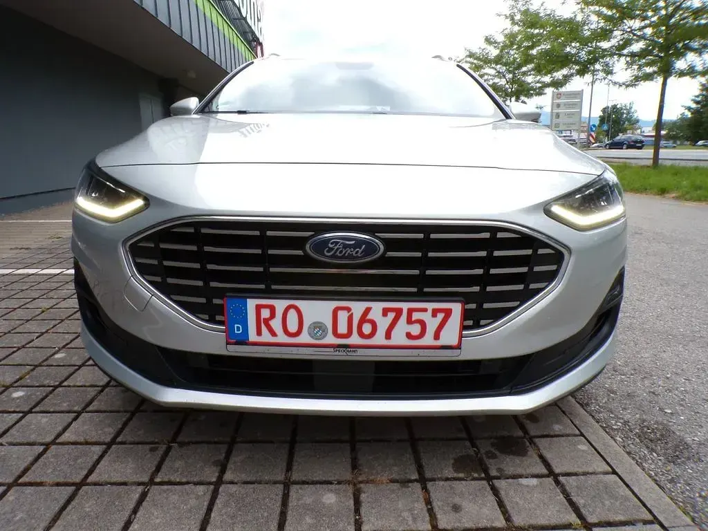Gebraucht Ford Focus Titanium 120 PS (88 kW) 2022 Silber Limousine