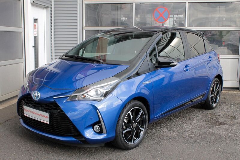 Blau Gebraucht 2017 Toyota Yaris Hybrid Style Limousine | 15.990 € (Fairer Preis) - Bild 1/4