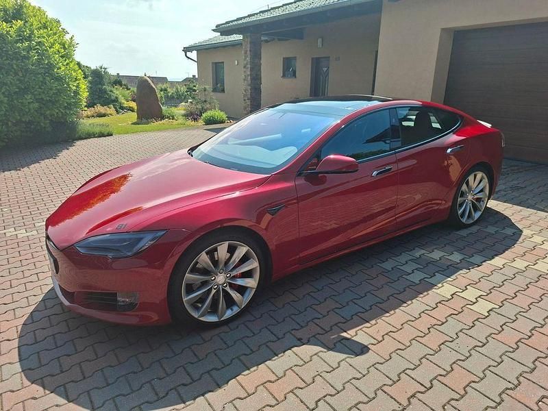 Rot Gebraucht 2018 Tesla Model S Kleinwagen | 29.990 € (Teuer) - Bild 1/4
