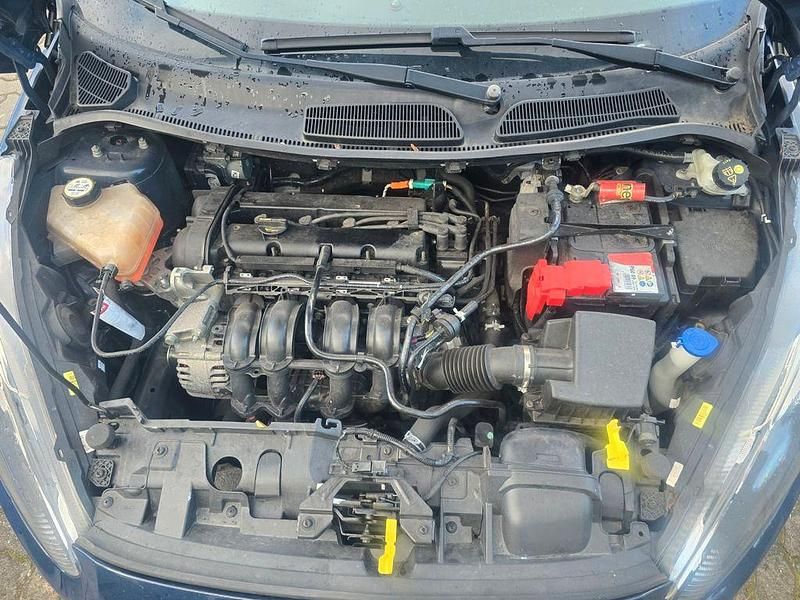 Gebraucht Ford Fiesta Trend 60 PS (44 kW) 2016 Blau Kleinwagen