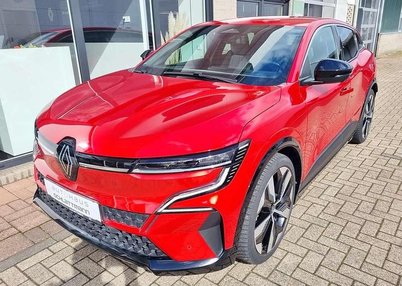 Gebraucht Renault Megane E-Tech Techno 160 kW (218 PS) 2022 Feuerrot Limousine