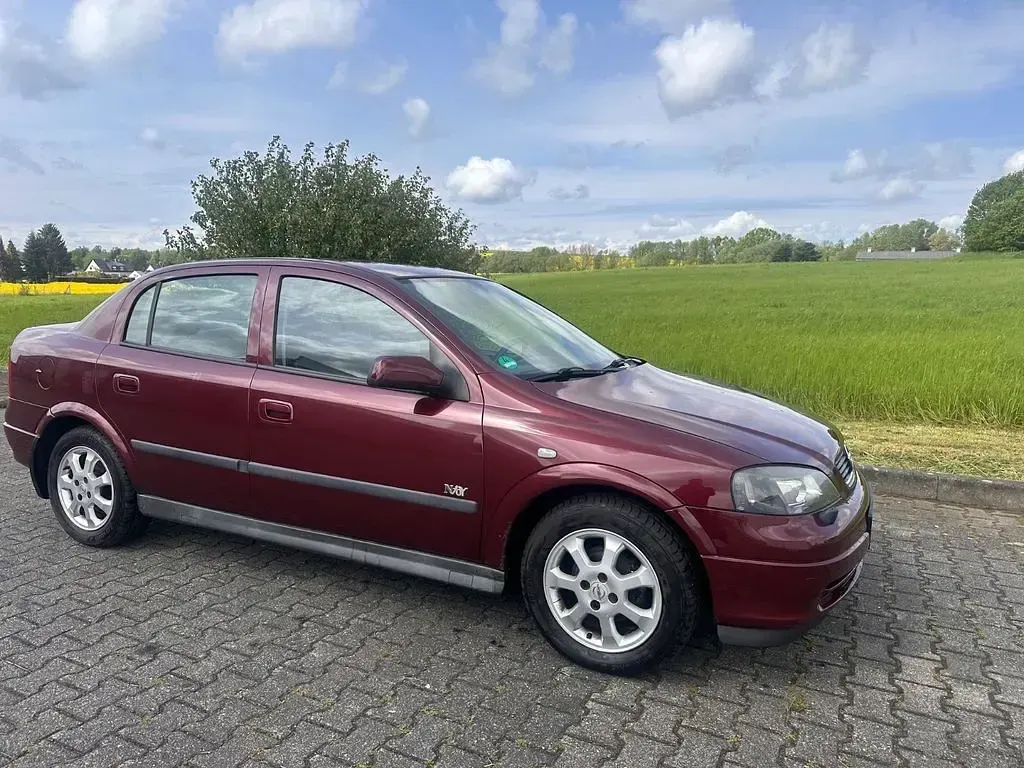 Gebraucht Opel Astra Njoy 84 PS (61 kW) 2003 Rot Limousine