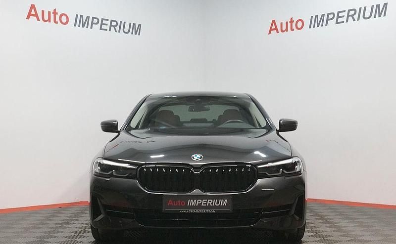 Gebraucht BMW 530 Sport Line 286 PS (210 kW) 2022 Grau Limousine
