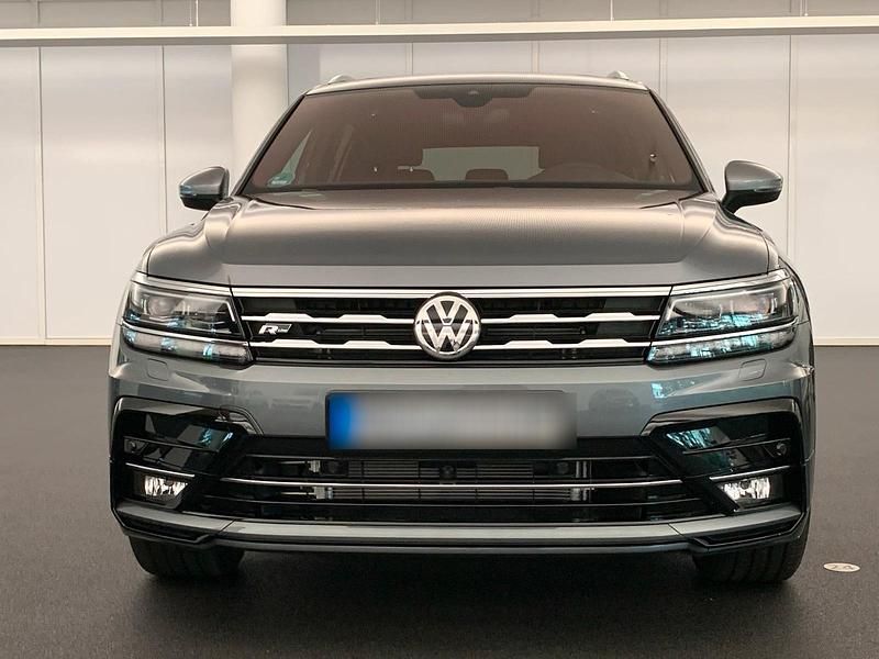 Grau Gebraucht 2019 VW Tiguan Allspace R-line SUV | 29.999 € (Fairer Preis) - Bild 1/3