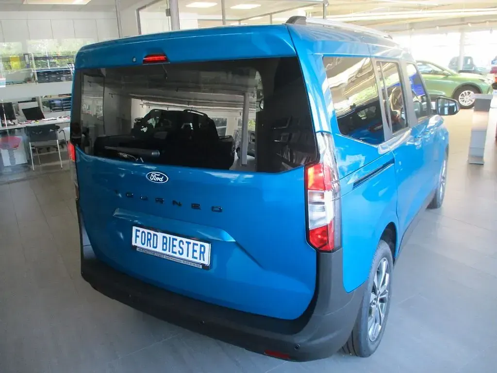Neu Ford Tourneo Courier Titanium 125 PS (91 kW) 2026 Blau Van / Kleinbus