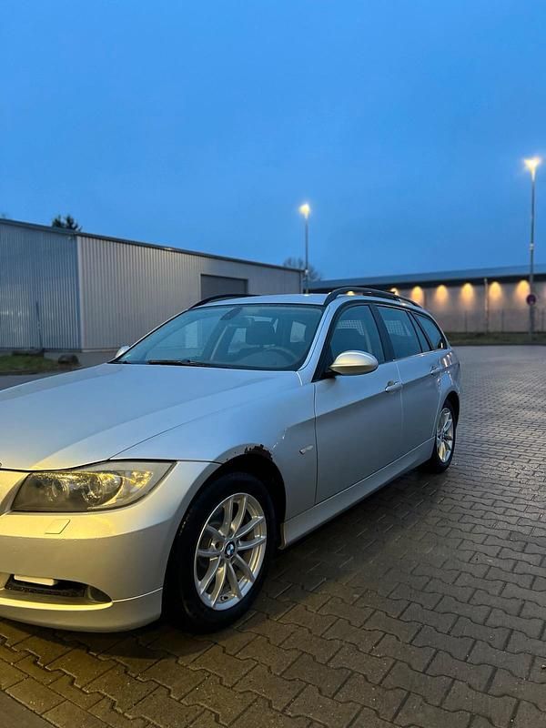 Silber Gebraucht 2008 BMW 320 Kombi | 3.800 € (Guter Preis) - Bild 1/4