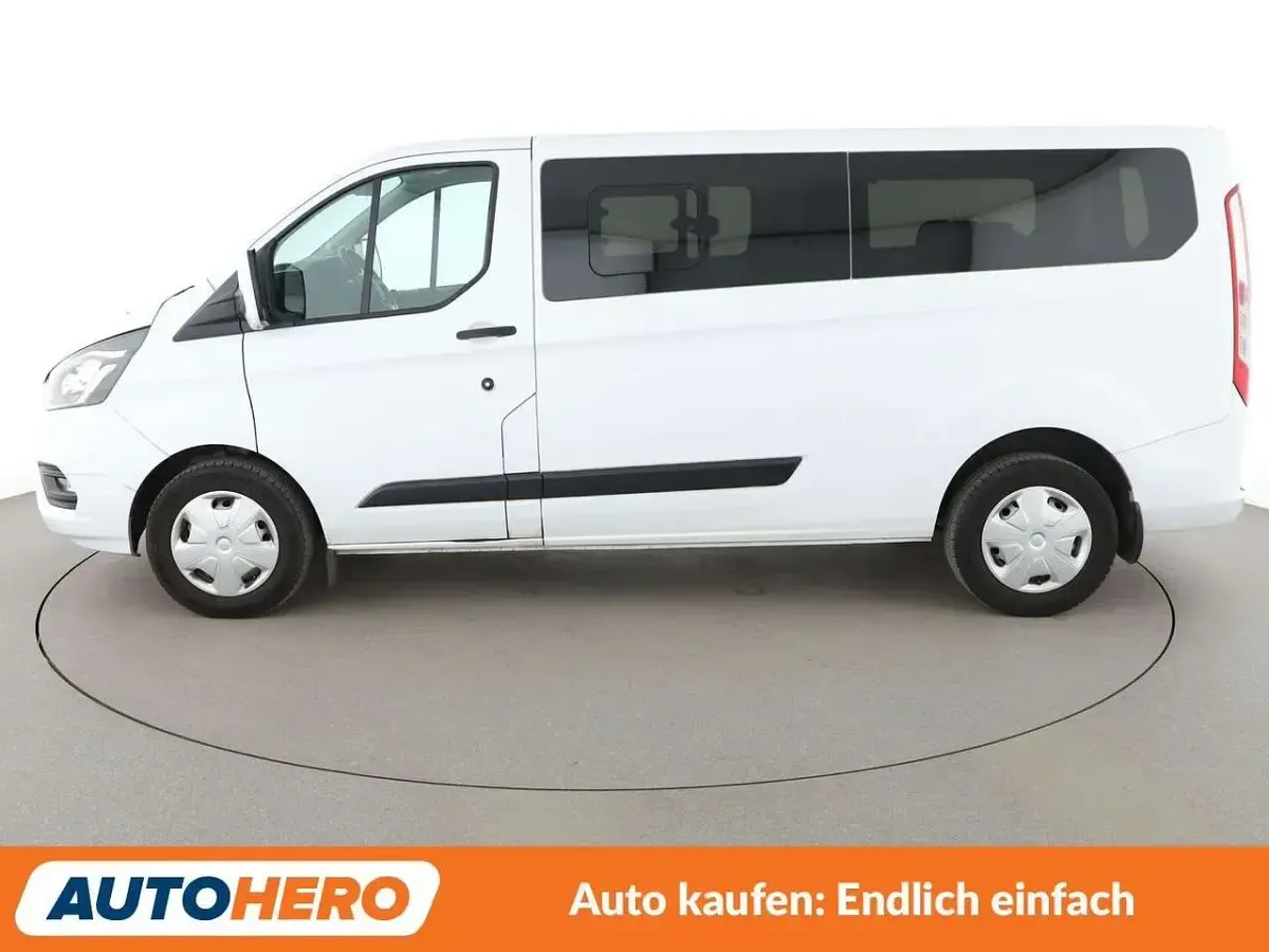 Gebraucht Ford Transit Trend 131 PS (96 kW) 2022 Frozen white Kombi