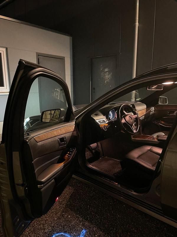 Gebraucht Mercedes E220 170 PS (125 kW) 2015 Silber Kombi