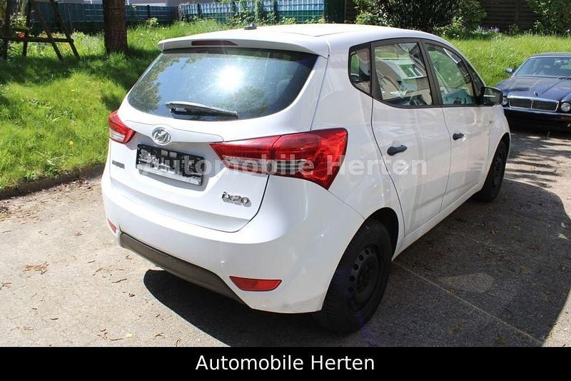 Gebraucht Hyundai ix20 Classic 90 PS (66 kW) 2011 Weiß Kleinwagen
