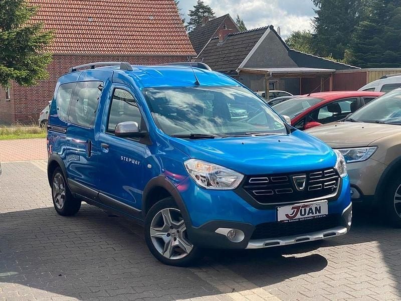Blau Gebraucht 2019 Dacia Dokker Stepway Van | 13.850 € (Fairer Preis) - Bild 1/4