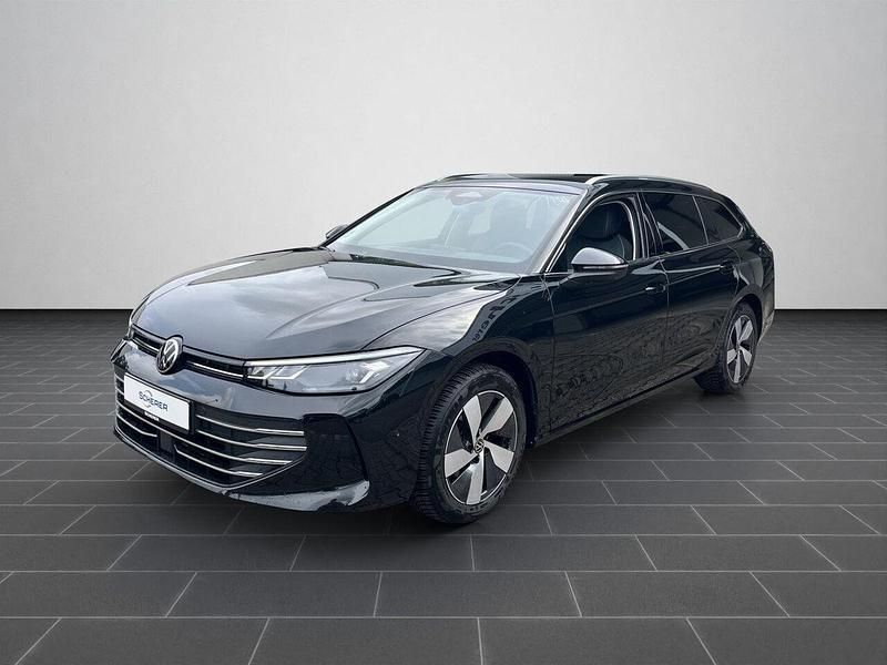 Grenadillschwarz metallic (metallic) Gebraucht 2024 VW Passat IQ Drive Kombi | 31.780 € (Guter Preis) - Bild 1/4
