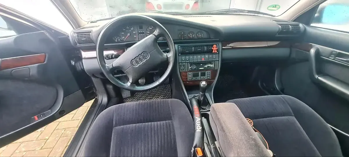 Second-hand Audi A6 150 CP (110 kW) 1994 Mov Berlinǎ