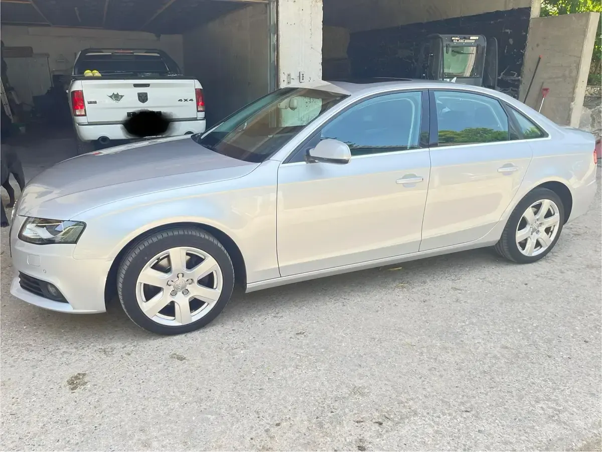 Gebraucht Audi A4 Comfort 180 PS (132 kW) 2010 Silber Limousine