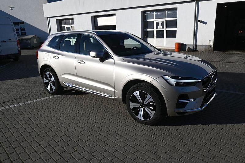 Gebraucht Volvo XC60 Plus 253 PS (186 kW) 2024 Beige SUV