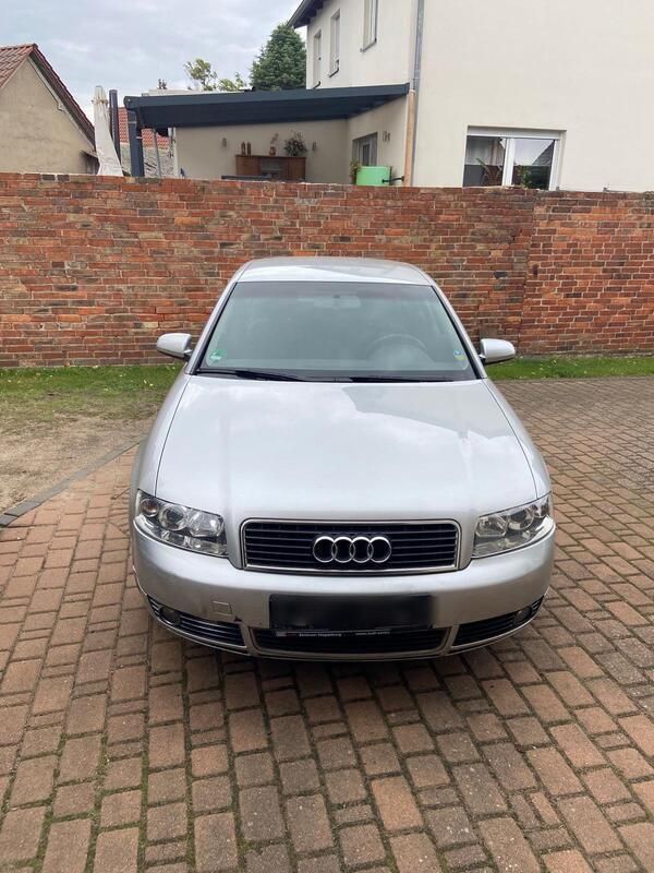 Silber Gebraucht 2005 Audi A4 Limousine | 2.200 € (Superpreis) - Bild 1/4