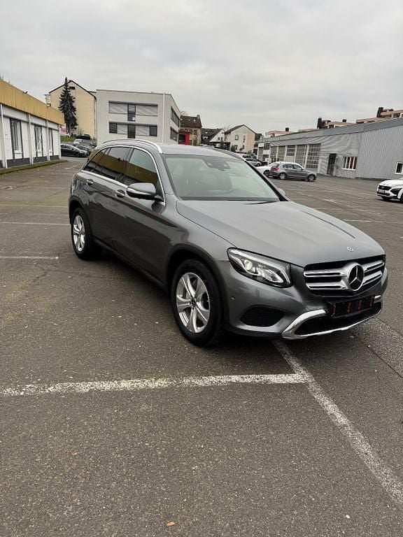 Gebraucht Mercedes GLC250 204 PS (150 kW) 2018 Grau SUV