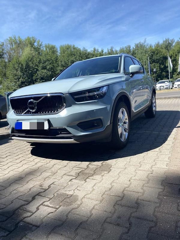 Blau Gebraucht 2018 Volvo XC40 SUV | 24.500 € (Fairer Preis) - Bild 1/4