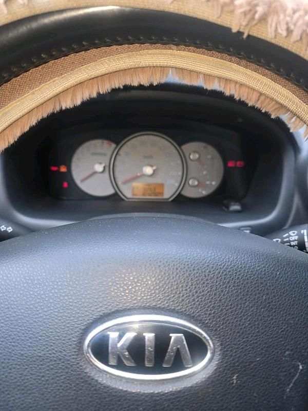 Gebraucht Kia Carens 104 PS (76 kW) 2008 Violet Van / Kleinbus