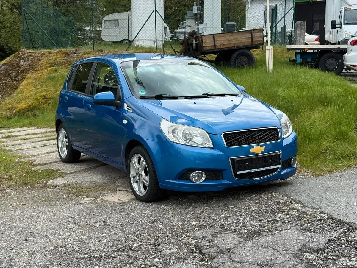 Gebraucht Chevrolet Aveo 102 PS (75 kW) 2011 Blau Kleinwagen