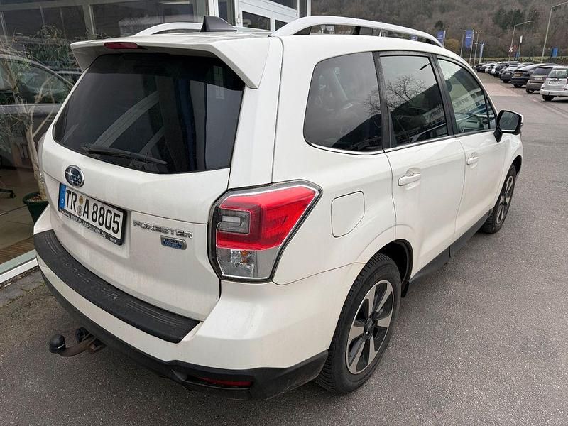 Gebraucht Subaru Forester Premium 147 PS (108 kW) 2018 Weiß SUV