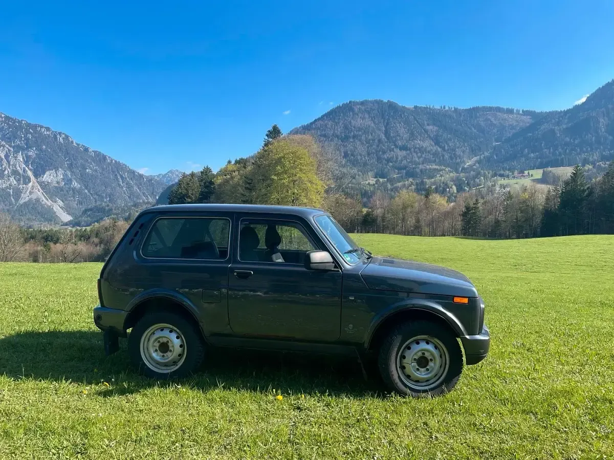 Gebraucht Lada Urban 61 PS (44 kW) 2018 Grau SUV