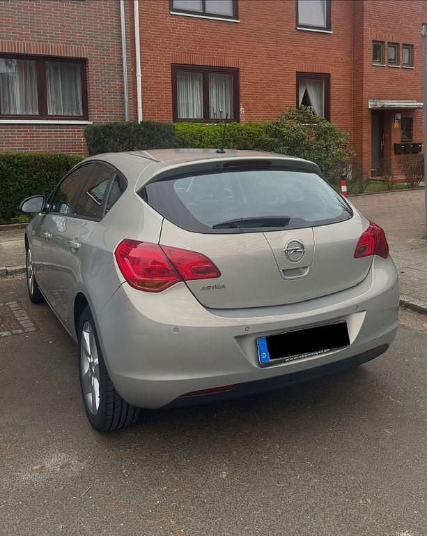 Gebraucht Opel Astra Edition 116 PS (85 kW) 2010 Grau Limousine