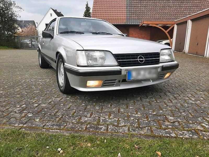 Silber Gebraucht 1983 Opel Senator Coupé | 27.500 € - Bild 1/4