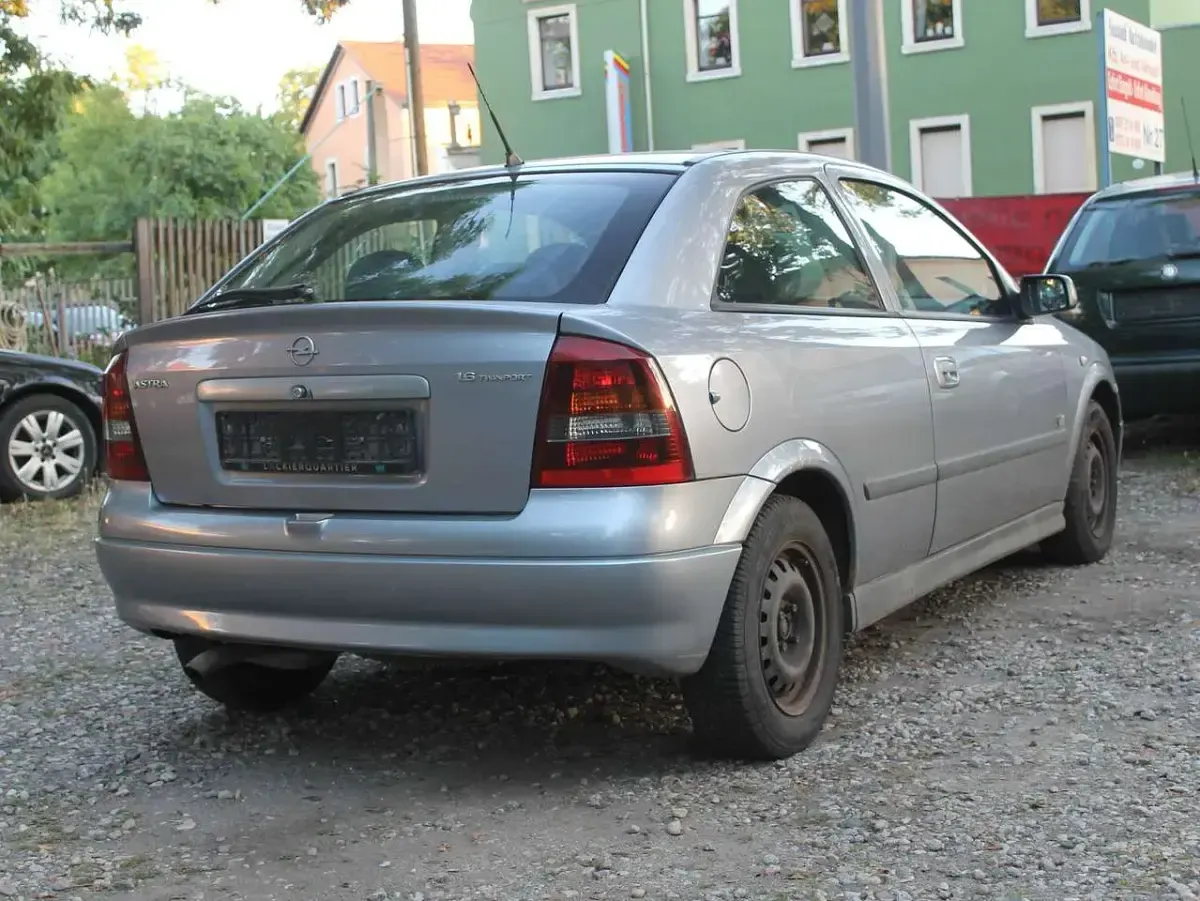 Gebraucht Opel Astra Njoy 103 PS (75 kW) 2003 Silber Limousine