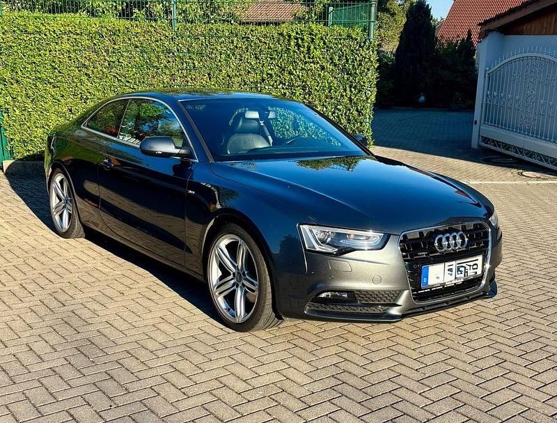 Grau Gebraucht 2012 Audi A5 Design Coupé | 17.490 € (Fairer Preis) - Bild 1/4